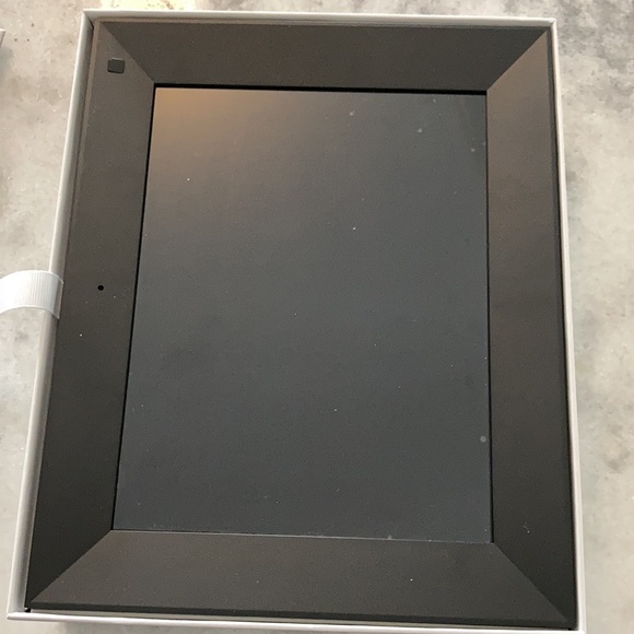 9 inch Aluratek digital photo frame - Picture 5 of 8